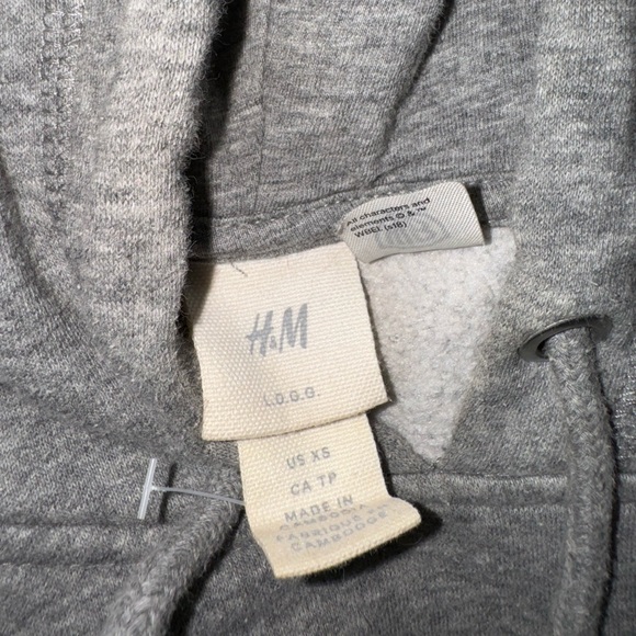 H&M original WARNERBROS F.R.I.E.N.D.S sweater, grey, size xs. - Picture 2 of 2